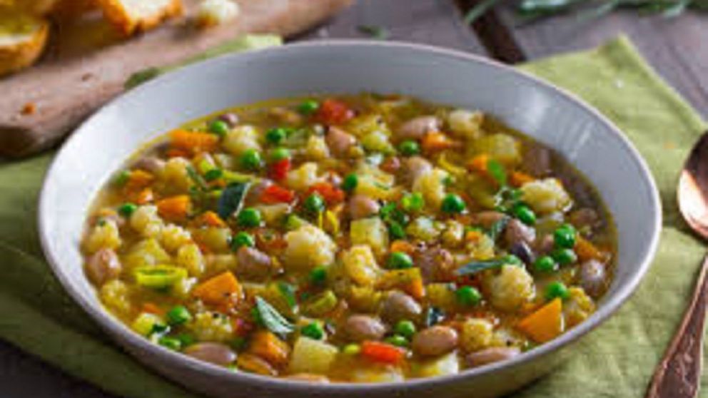 Minestrone de verduras: el plato italiano que se instala en la casa de los argentinos