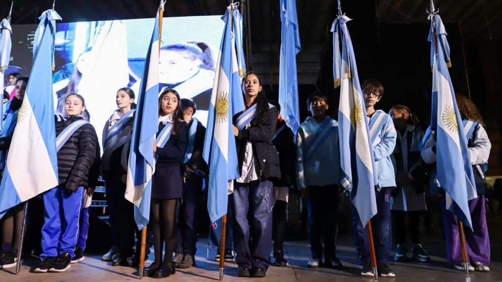 Más de 1.500 chicos de Vicente López realizaron la promesa de lealtad a la bandera en Tecnópolis