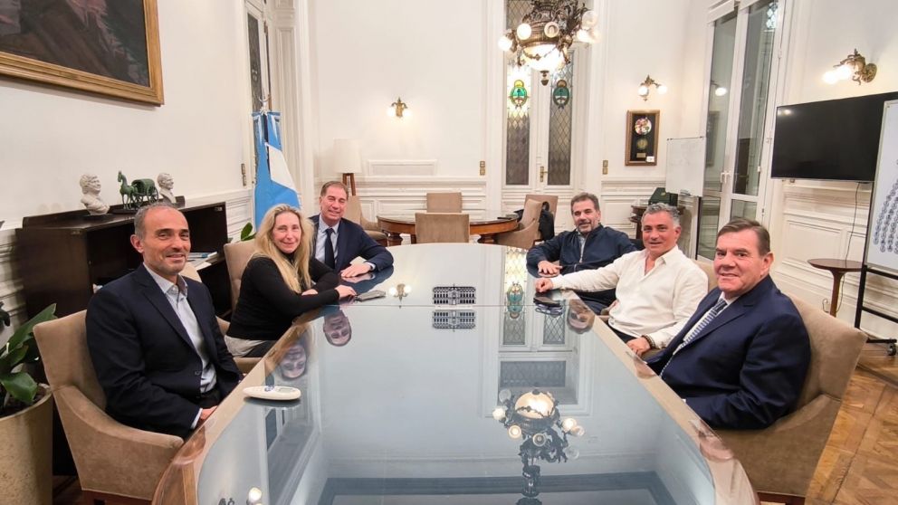 La reunión de Ritondo y Santilli con Karina Milei en el despacho de Menem