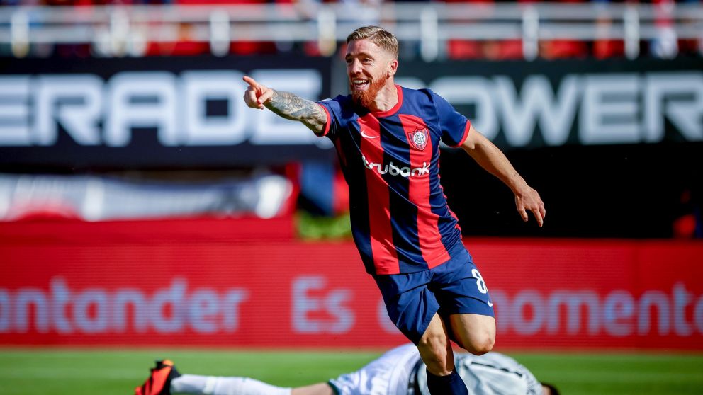 La cinta de capitán de San Lorenzo queda sin dueño.