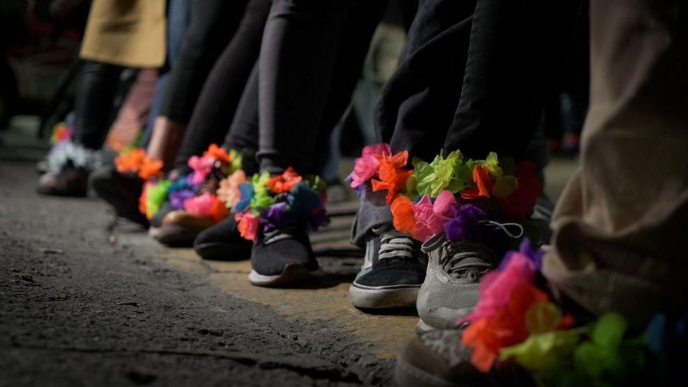 Gesto simbólico en apoyo a la exmandataria