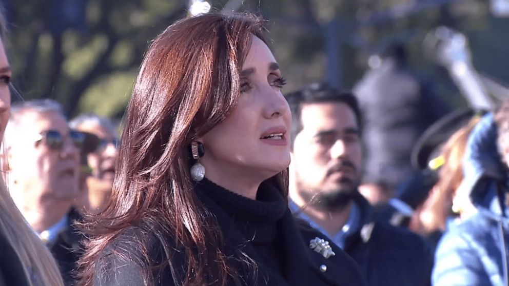 Victoria Villarruel en el Monumento a la Bandera de Rosario.