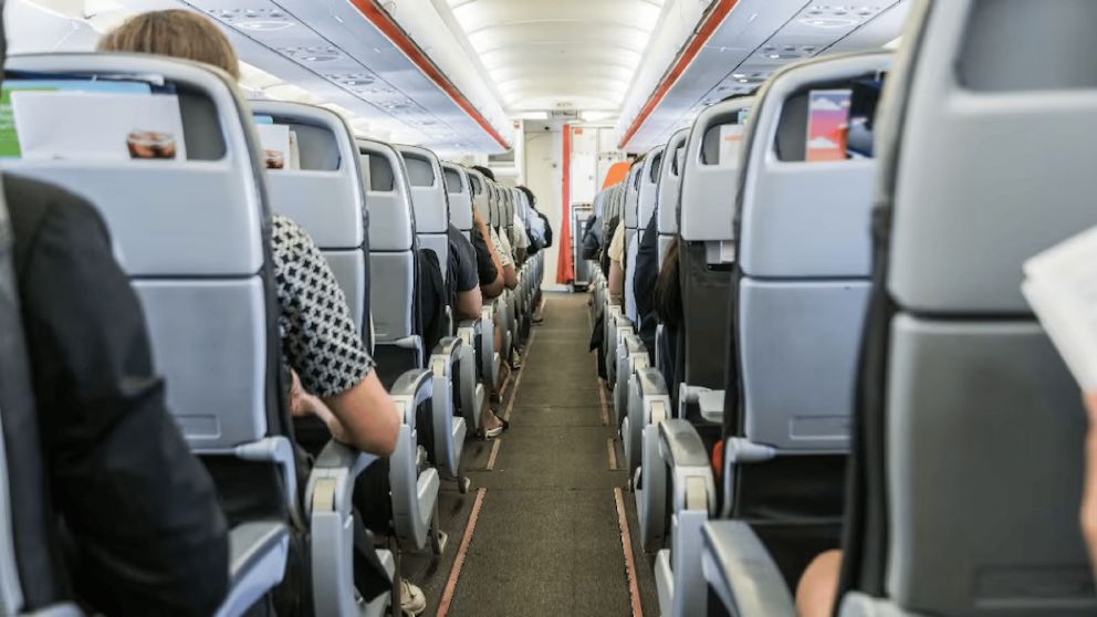 Una azafata explicó por qué no hay que aplaudir cuando un avión aterriza y generó sorpresa