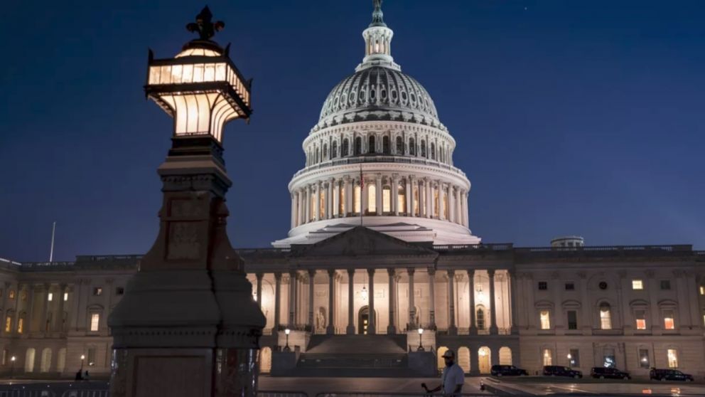 Se propone ampliar el techo de deuda en cinco billones de dólares, un billón más que la propuesta original