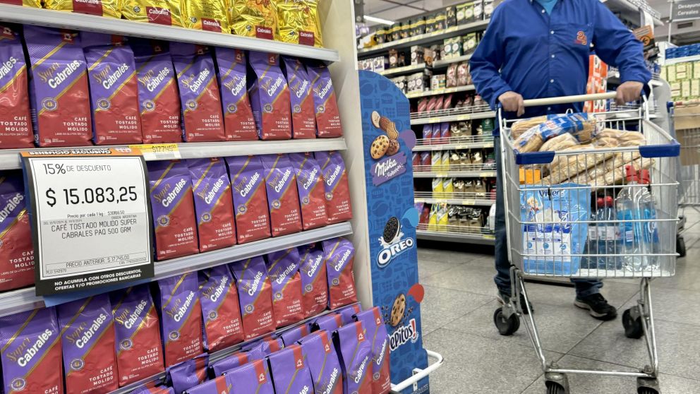 La confianza de los consumidores estadounidenses mejora en junio