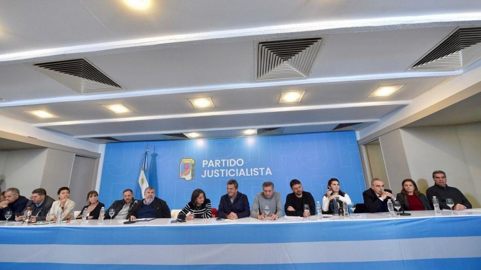 El Peronismo comienza a organizar la resistencia y el pedido de "Cristina libre".