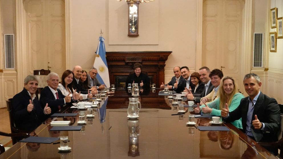 Javier Milei encabezó una reunión de gabinete en medio del paro de la CGT.