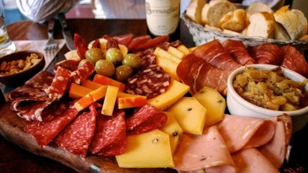 Disfruta del partido con una buena picada