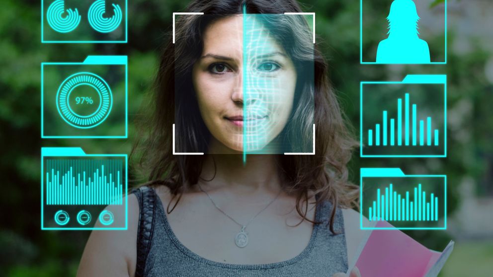 Cuatro de cada diez grandes empresas filtran currículums