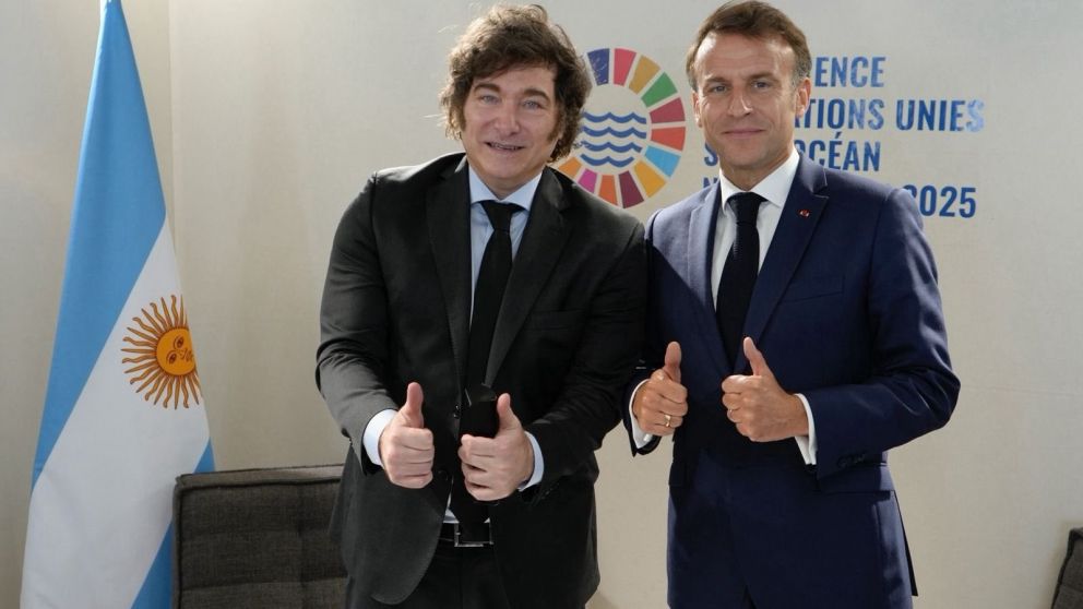 Javier Milei con Emmanuel Macron en la previa de la cumbre de la ONU sobre los Océanos.