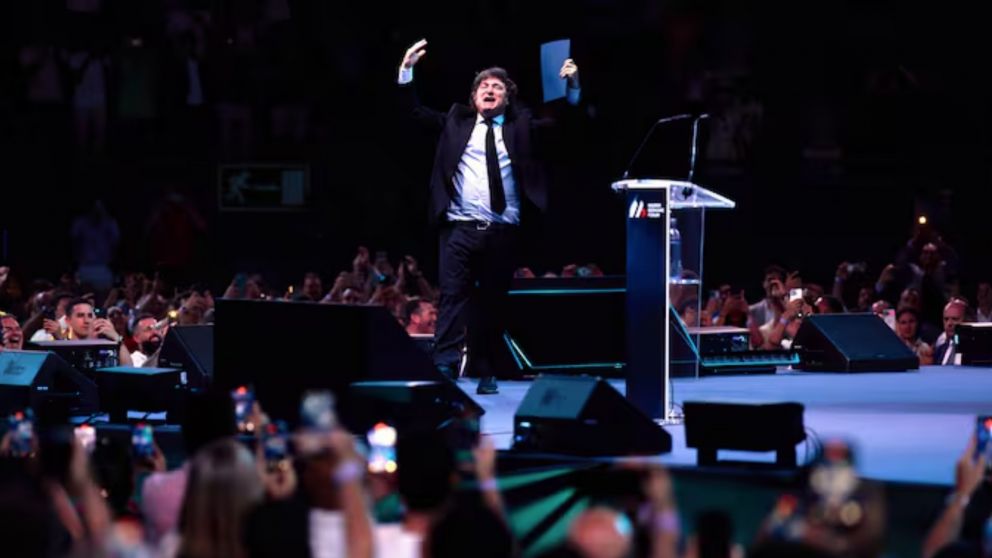Javier Milei fue ovacionado en un evento político de extrema derecha.