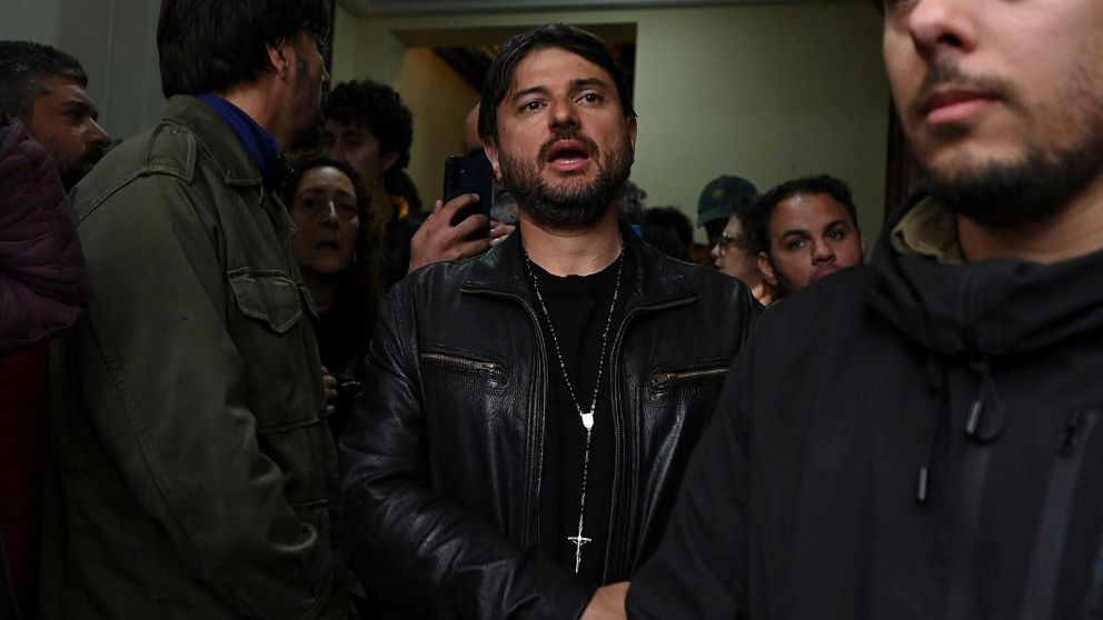 NOTICIAS ARGENTINAS BAIRES JUNIO
8: Luego de ser liberado tras su detención en las inmediaciones del Instituto Juan Domingo Perón, el dirigente del Frente Patria Grande Juan Grabois reivindicó hoy su militancia, denunció al gobierno nacional y defendió