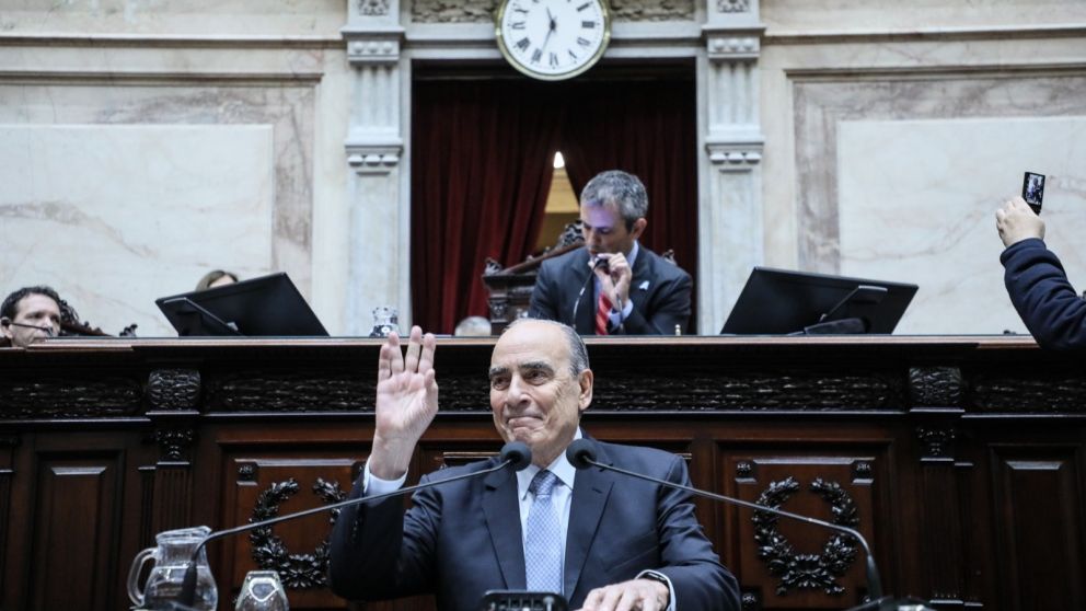 Guillermo Francos dijo que �no existen los recursos� para aumentar el bono de $70.000 a jubilados