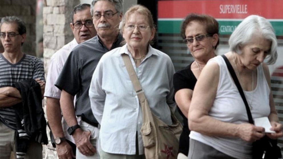 El bono para jubilados que cobran la mínima cumple 16 meses sin aumentos