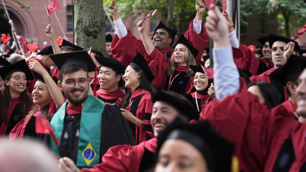 Harvard se mantiene en pie frente a una de las ofensivas más duras contra su autonomía en décadas