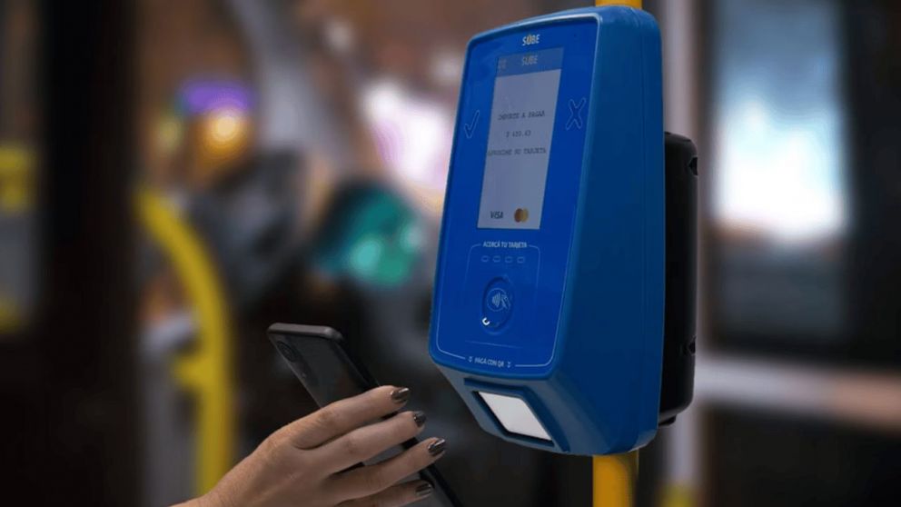 Ya se puede pagar el boleto de colectivo con QR desde el celular.
