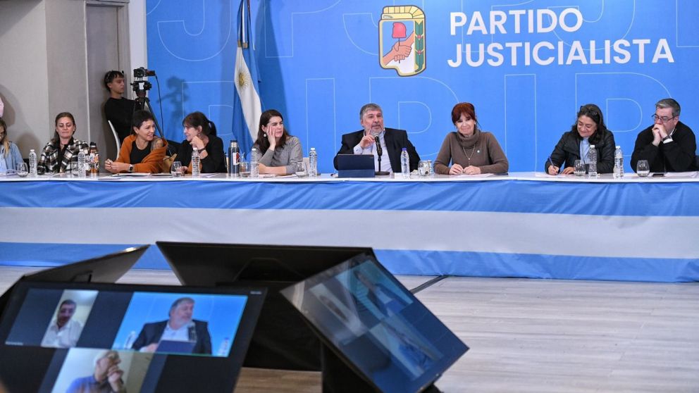 El PJ cuestionó el desdoblamiento de Kicillof y discutió una estrategia que le ponga un freno a las politicas