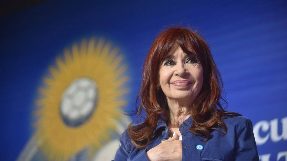 Cristina convocó a una reunión extraordinaria este martes