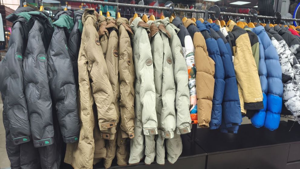 Ruta de ofertas: camperas desde $35.000 y camperones para damas desde $30.000