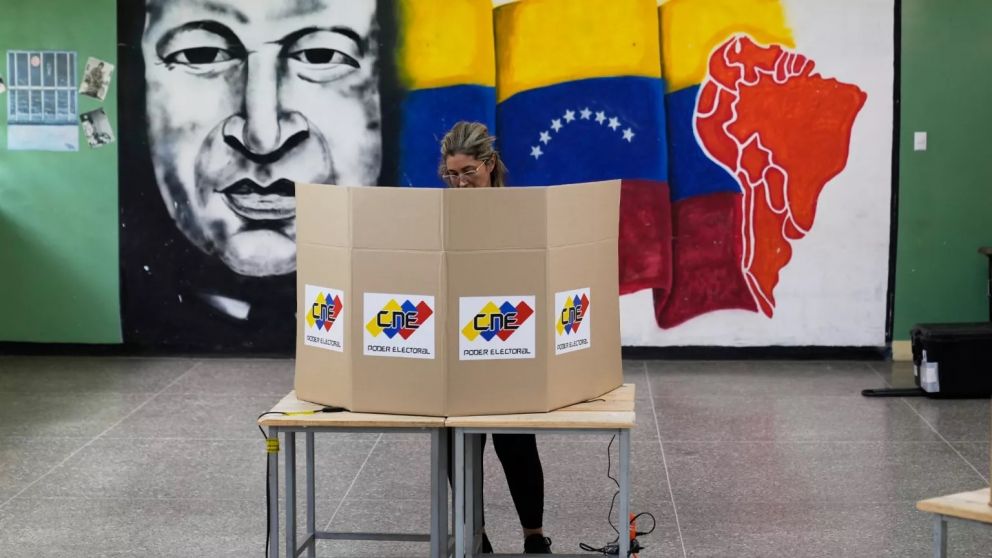 Según cifras oficiales, la participación alcanzó el 42,63%, pero la oposición denunció que más del 85% de la población no fue a votar