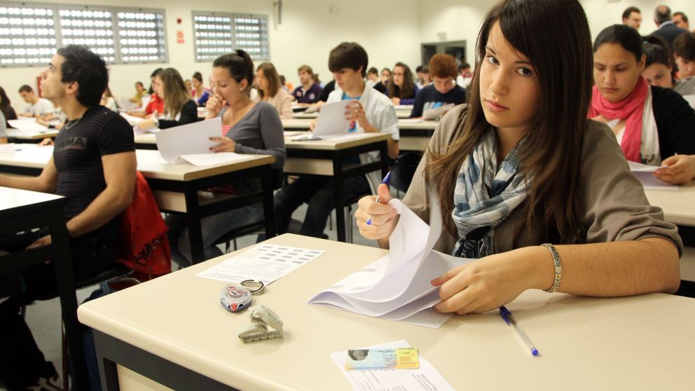 El inesperado regreso del examen escrito a mano