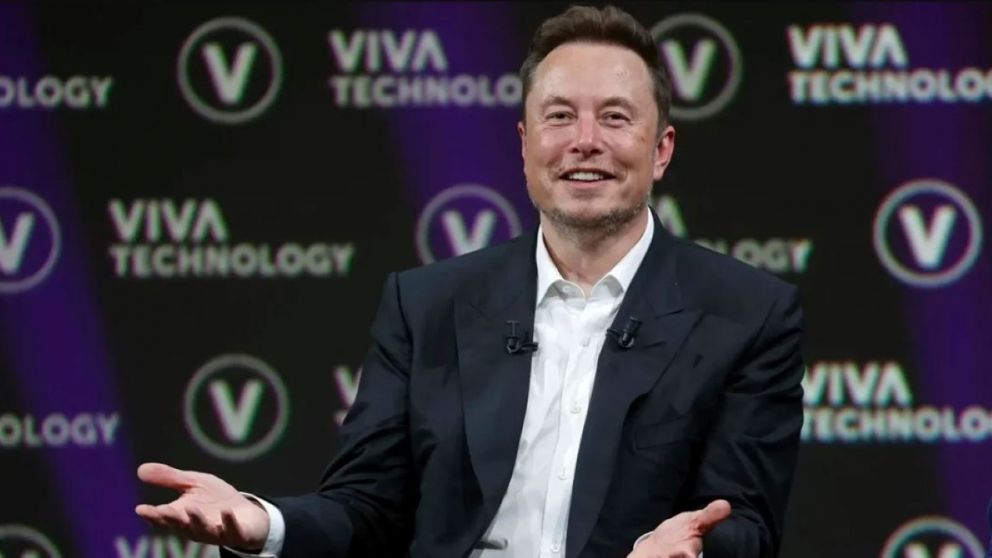 Elon Musk, fundador de Tesla, SpaceX y xAI, encabeza la lista de Forbes