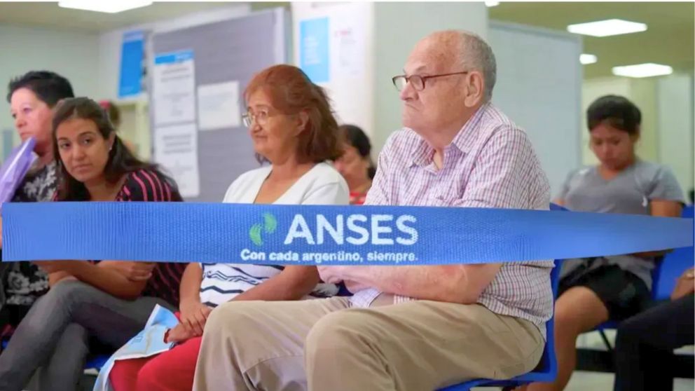 Con el aumento confirmado por el Gobierno, jubilados y pensionados recibirán un ajuste en sus haberes a partir de marzo 2025