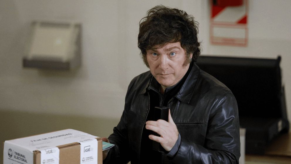El presidente Javier Milei dijo que en la Argentina existen entre 200.000 y 400.000 millones de dólares fuera del sistema