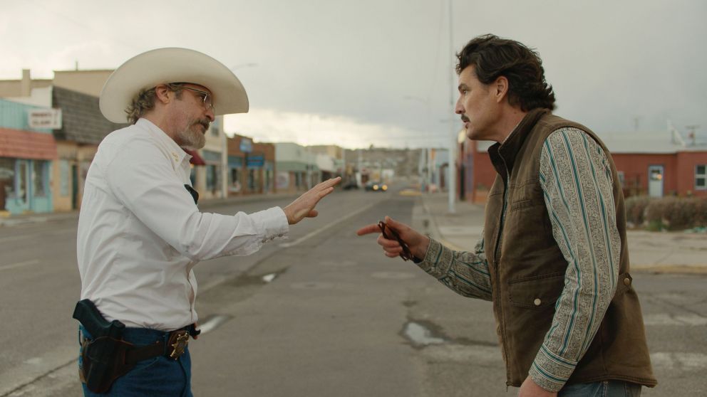 En Eddington, Joaquin Phoenix es el sheriff de un pueblo y se postula como alcalde en una trama de pandemia y mentiras