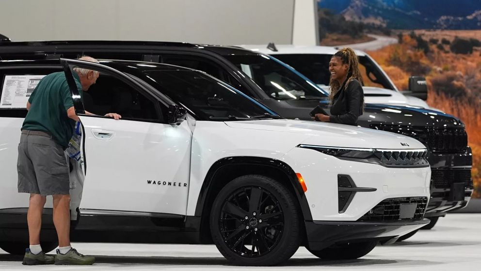La SUV eléctrica Wagoneer de Jeep convive con vehículos combustión interna