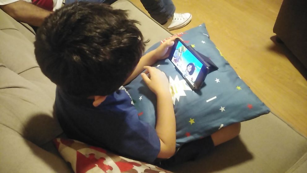 Ocho de cada diez chicos accede a un celular antes de los 10 años