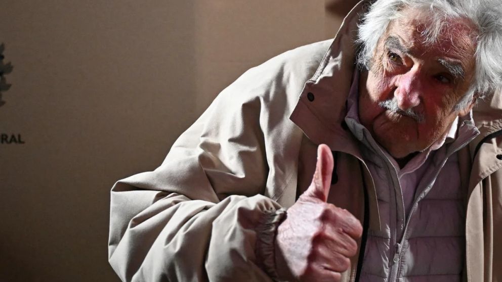 Pepe Mujica pidió ser sepultado debajo una sequoia grandota, junto a su perra Manuela
