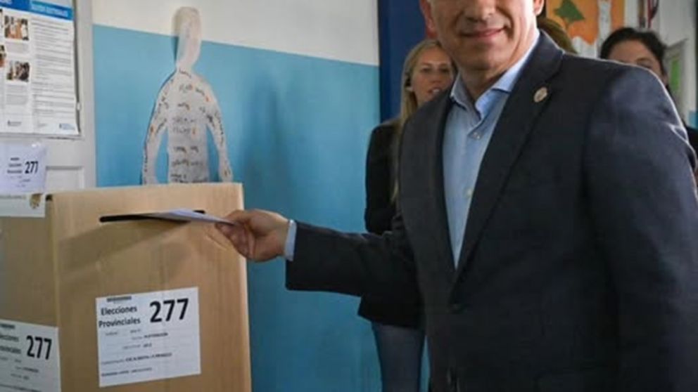 El gobernador Poggi votó en