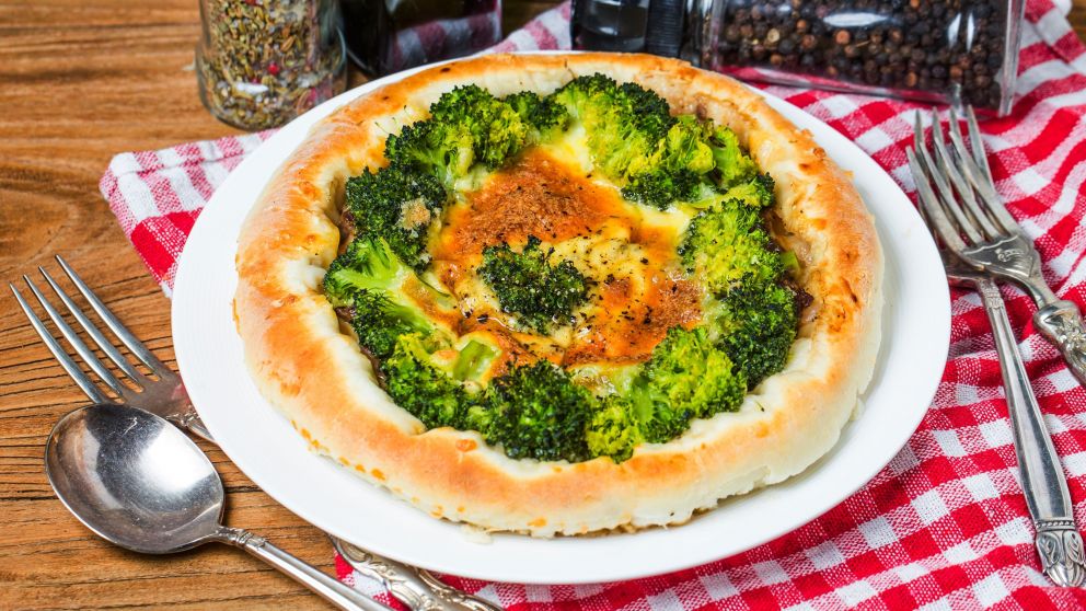 Beef pizza, broccoli