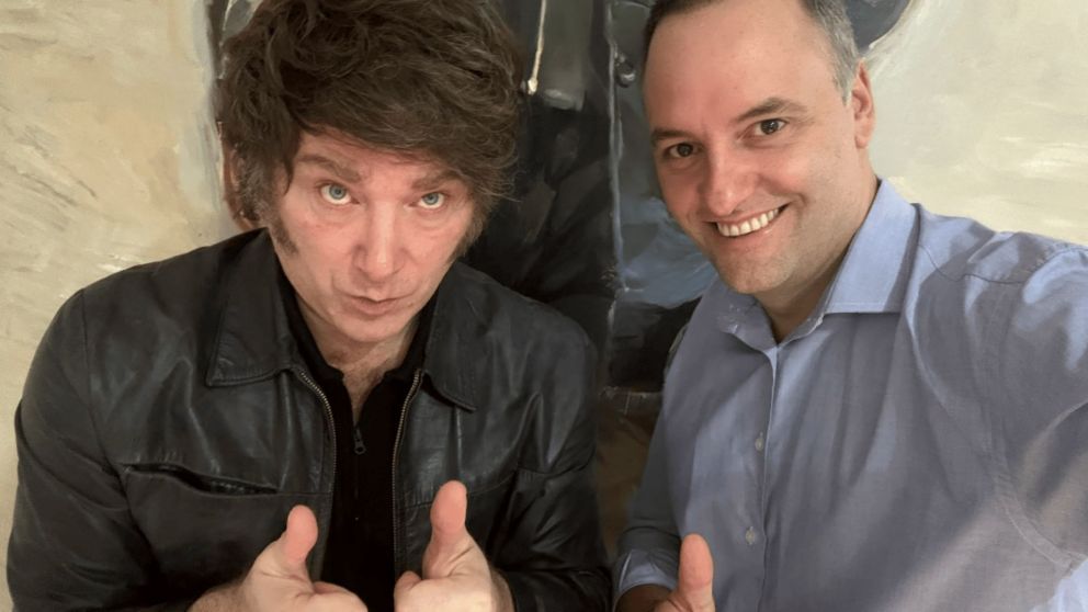 Javier Milei apuesta fuerte con Manuel Adorni en CABA.