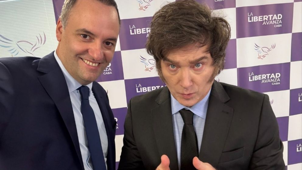 Javier Milei defendi� a Manuel Adorni, confirm� que adelantar� su declaraci�n jurada y descart� una renuncia