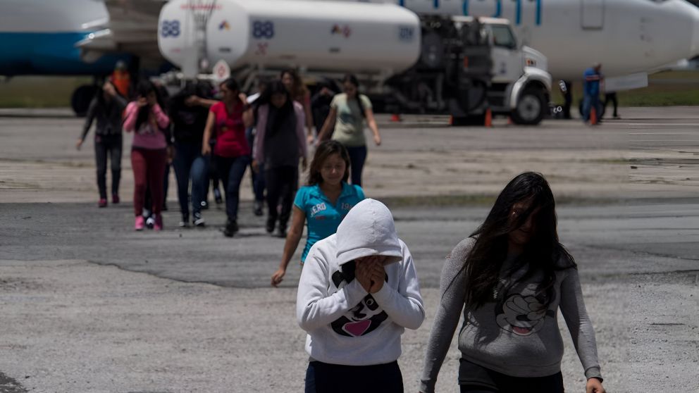 La administración Trump ofrece "palos y zanahorias" a los inmigrantes ilegales