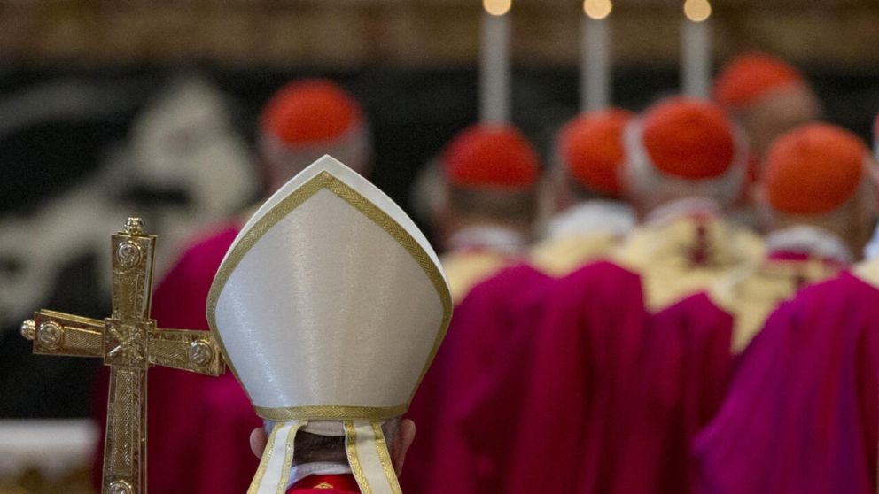 El cardenal Dominique Mamberti será el encargado de anunciar al nuevo Papa
