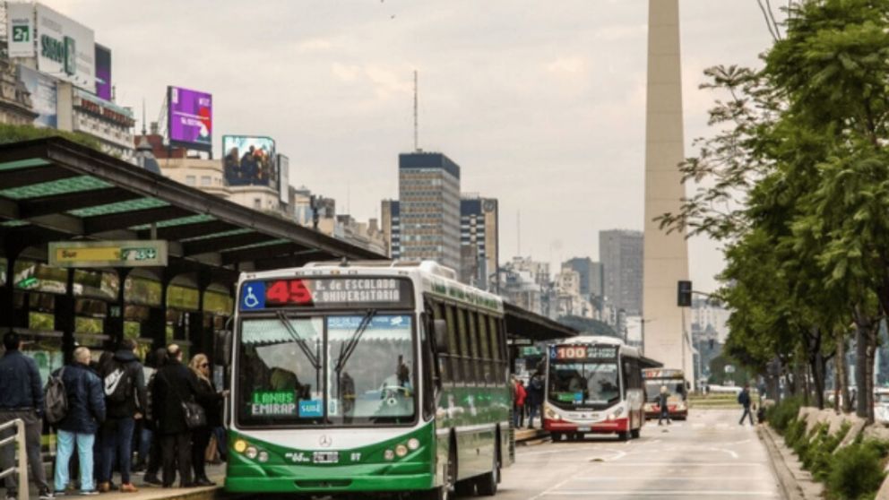 Qué líneas de colectivo se adhieren al paro de la UTA