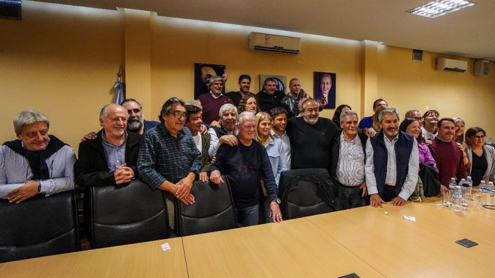 Sonrisas y unidad en Azopardo junto al gobernador Kicillof
