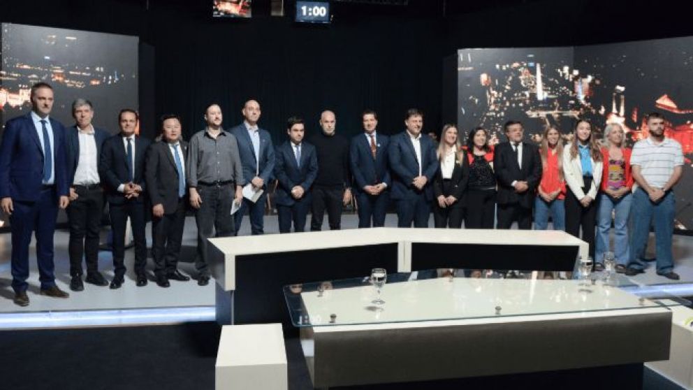 Los 17 candidatos presentaron sus propuestas