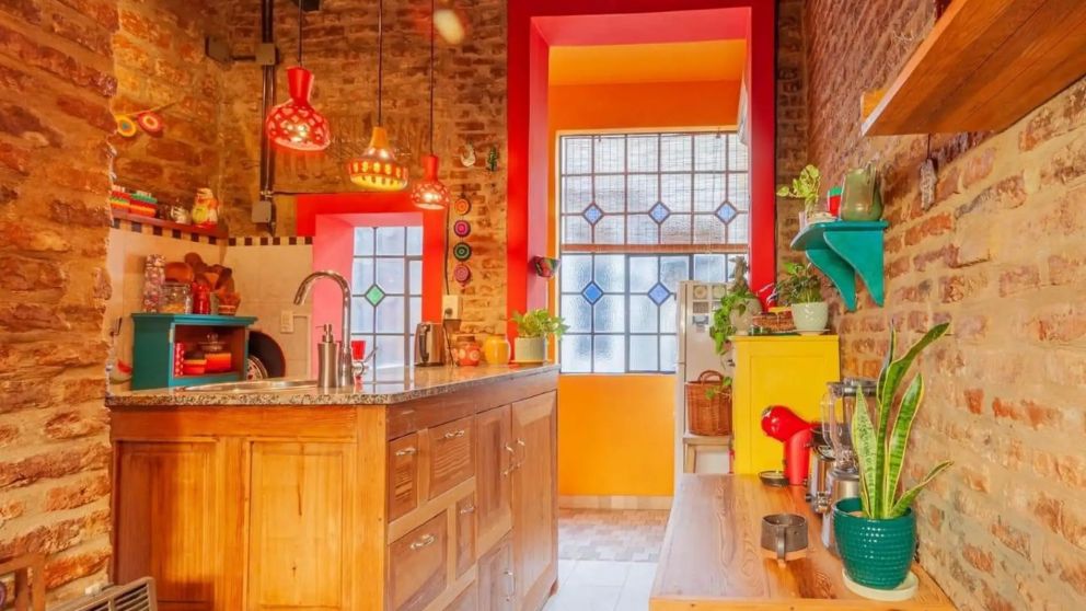Uno de los 5 PH de ambientes que se alquila en el barrio de San Telmo