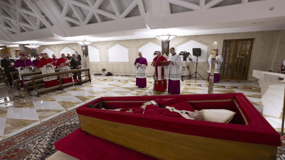 Después de cuatro días, este viernes se procederá con el cierre del féretro del Papa Francisco