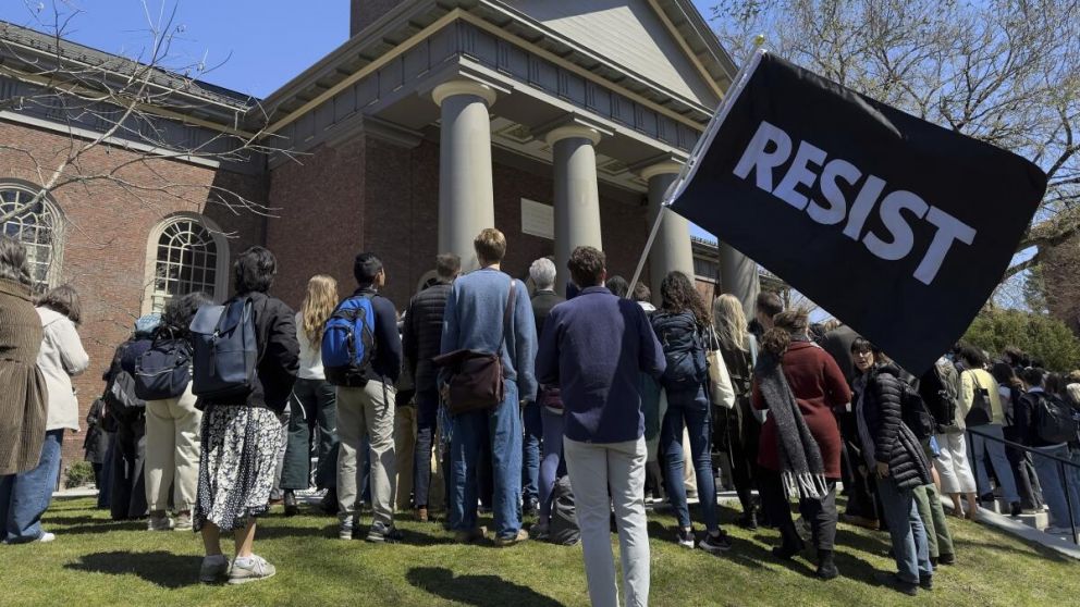 El Gobierno evalúa afectar el financiamiento a largo plazo de la universidad de Harvard