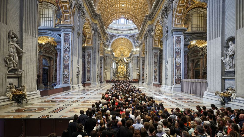 Un funeral histórico: el Vaticano tuvo que extender el horario para que todos los fieles despidan al papa Francisco