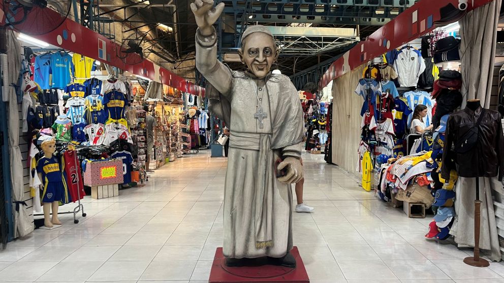 Furor por tener un recuerdo del Papa Francisco