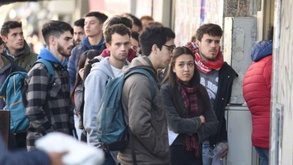 Van diez meses seguidos de p�rdida de puestos registrados de trabajo.