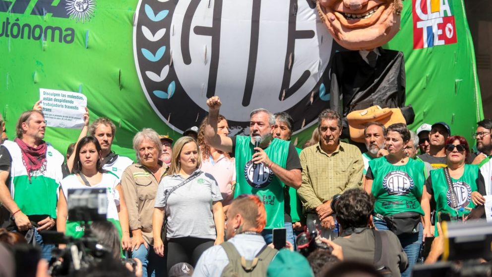 El secretario general de la Asociación Trabajadores del Estado (ATE), Rodolfo Aguiar, afirmó que "nos gobiernan CEOs fracasados"