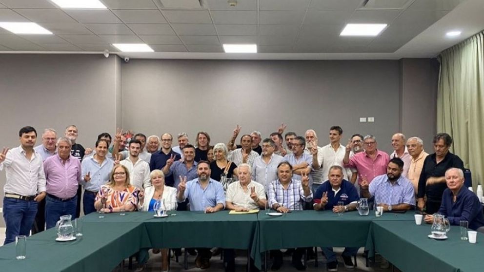 Para el núcleo político, sindical y empresario Kicillof es garantía de gestión