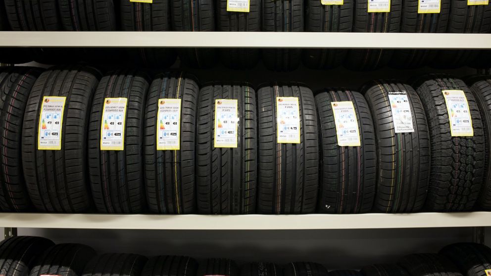 La Aduana subasta neum�ticos de autos